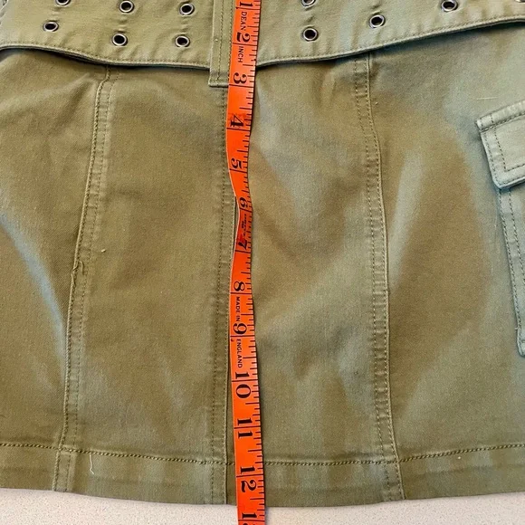 Urban Outfitters Joan belted micro mini skirt in moss - Picture 5 of 5